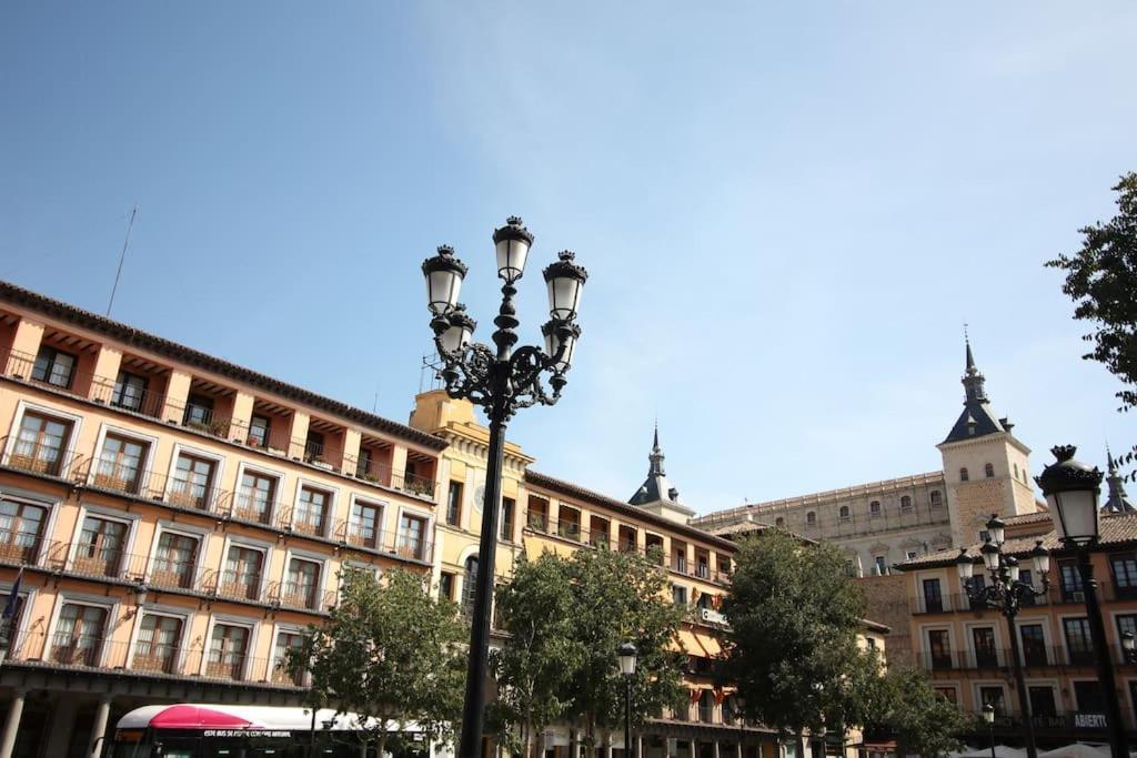 Pluma Y Espada